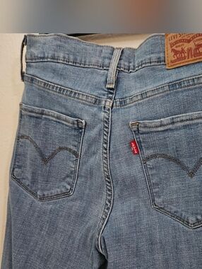 Levi’s 724 High Rise Straight Crop Jeans W27 Light Wash Distressed Raw Hem